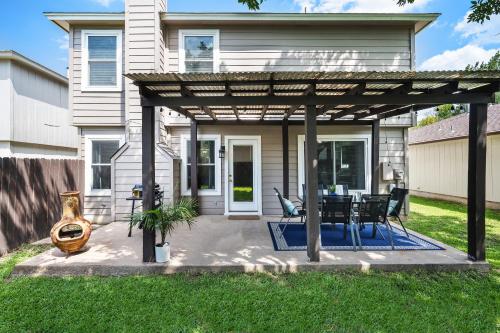 Pflugerville Azure Door Retreat — hotel in Pflugerville