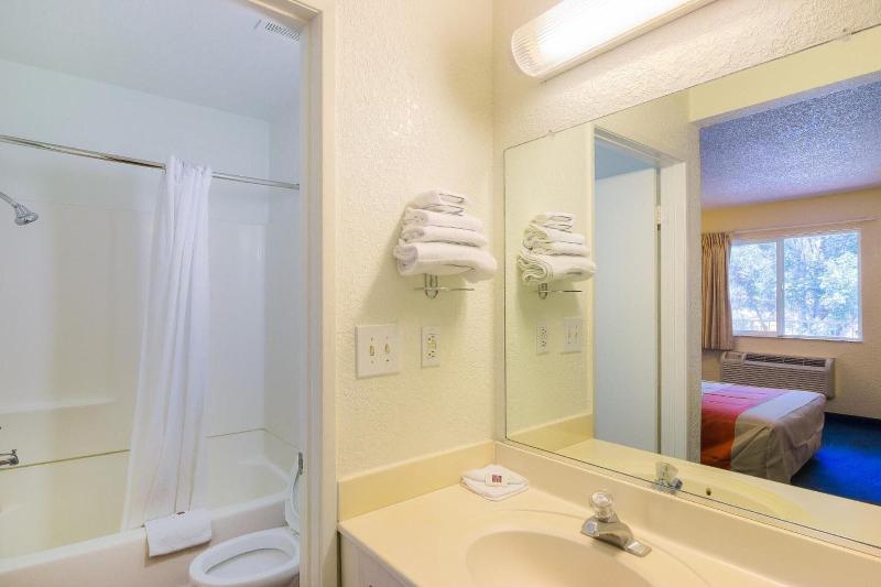 Motel 6 Sepulveda CA Los Angeles Van Nuys N - photo 35