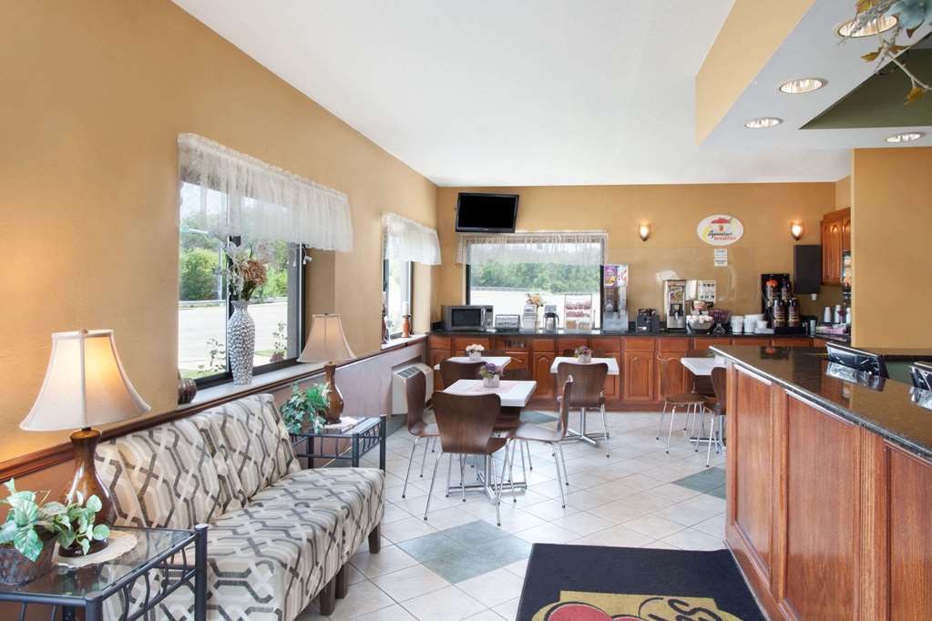 Super 8 by Wyndham Chicago Rosemont O'Hare SE - photo 2