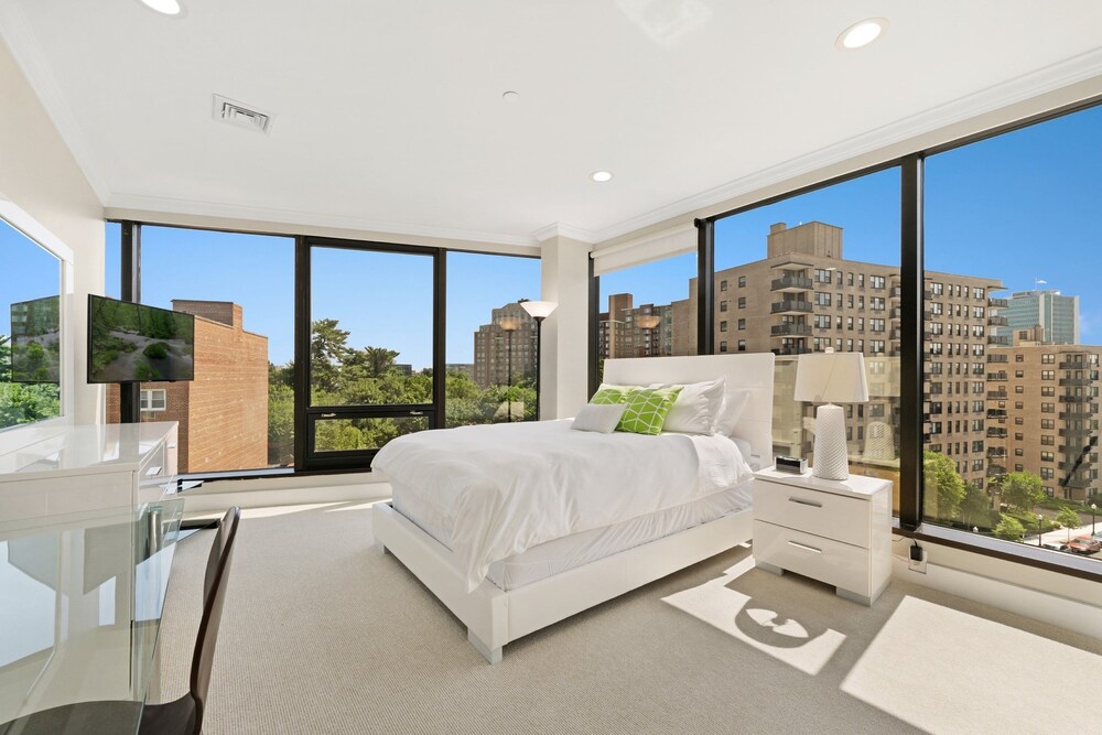 Global Luxury Suites on Prospect Street - photo 21