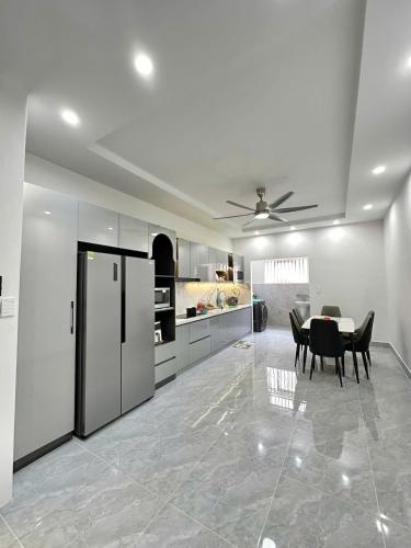 Homestay Ăn Gì Cũng Được VT — 4-Star Luxury Hotel in Vung Tau, Vietnam