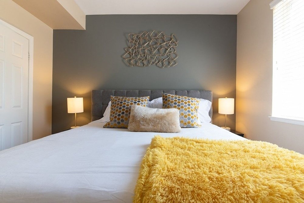 Saints 2BDRM King Suite Deluxe Living Cali — 4-Star Luxury Hotel in Santa Clarita, United States