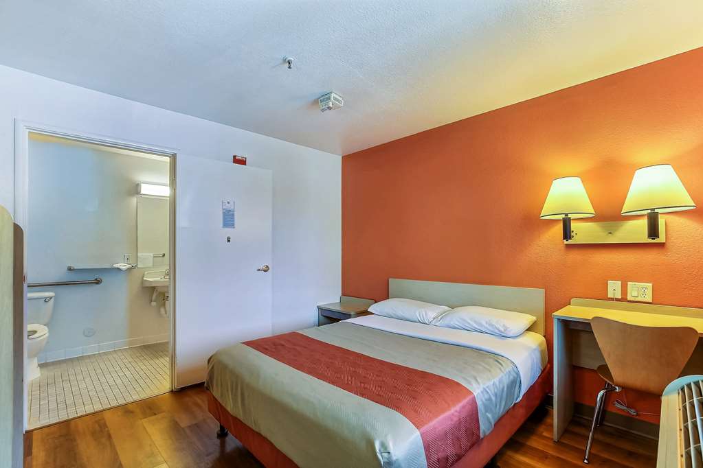 Motel 6 Pinole CA - photo 15