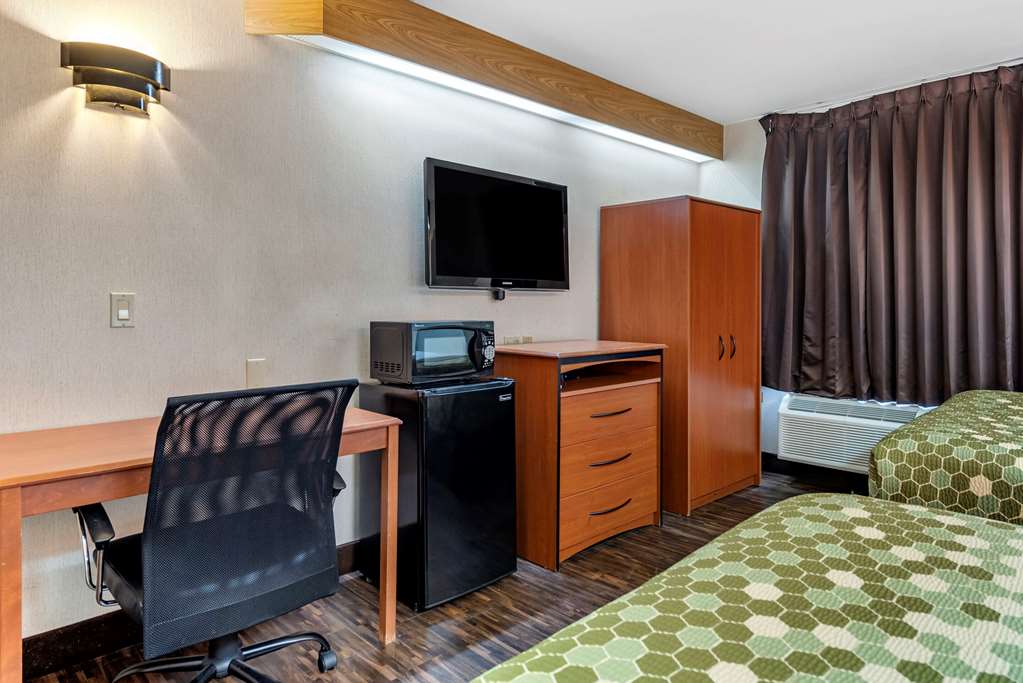 Econo Lodge North Academy - photo 5