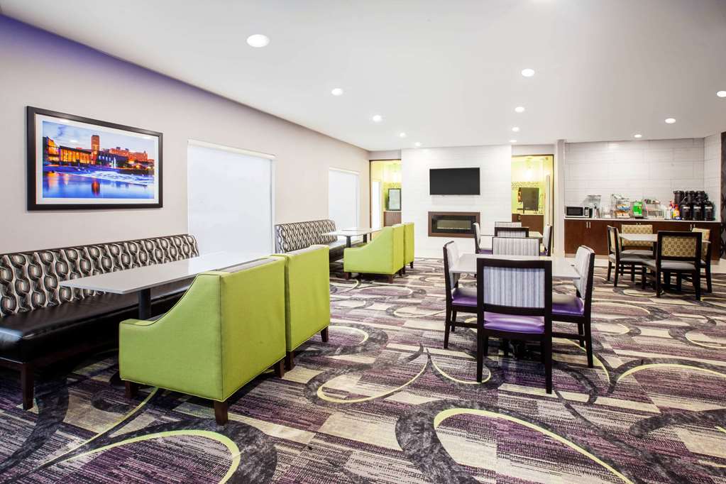La Quinta Inn & Suites by Wyndham Elkhart - photo 26