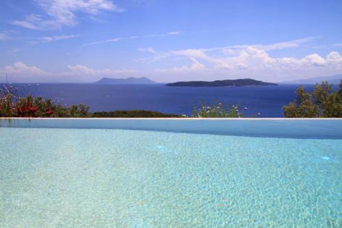 Villa Koumaria — 4-Star Luxury Hotel in Vasiliki, Greece