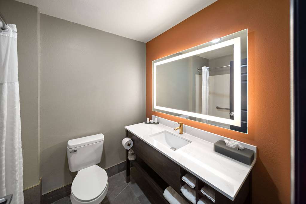 La Quinta Inn & Suites by Wyndham Olathe - photo 28
