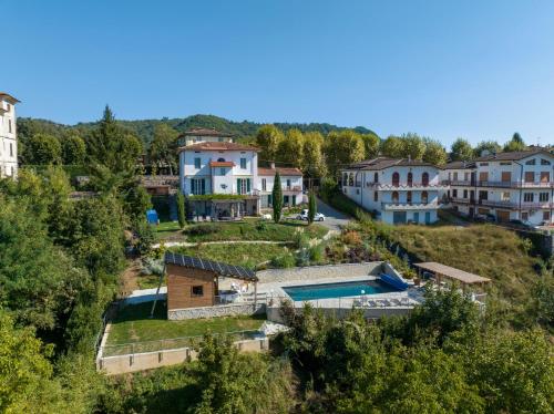 Villa Pavone — 4-Star Luxury Hotel in Coreglia Antelminelli, Italy