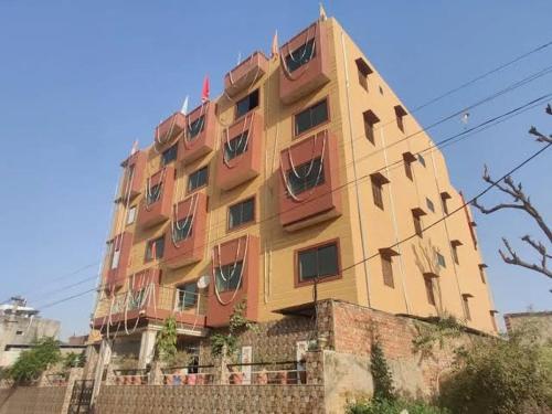 Milan Khatushyamji in Unknown City, India