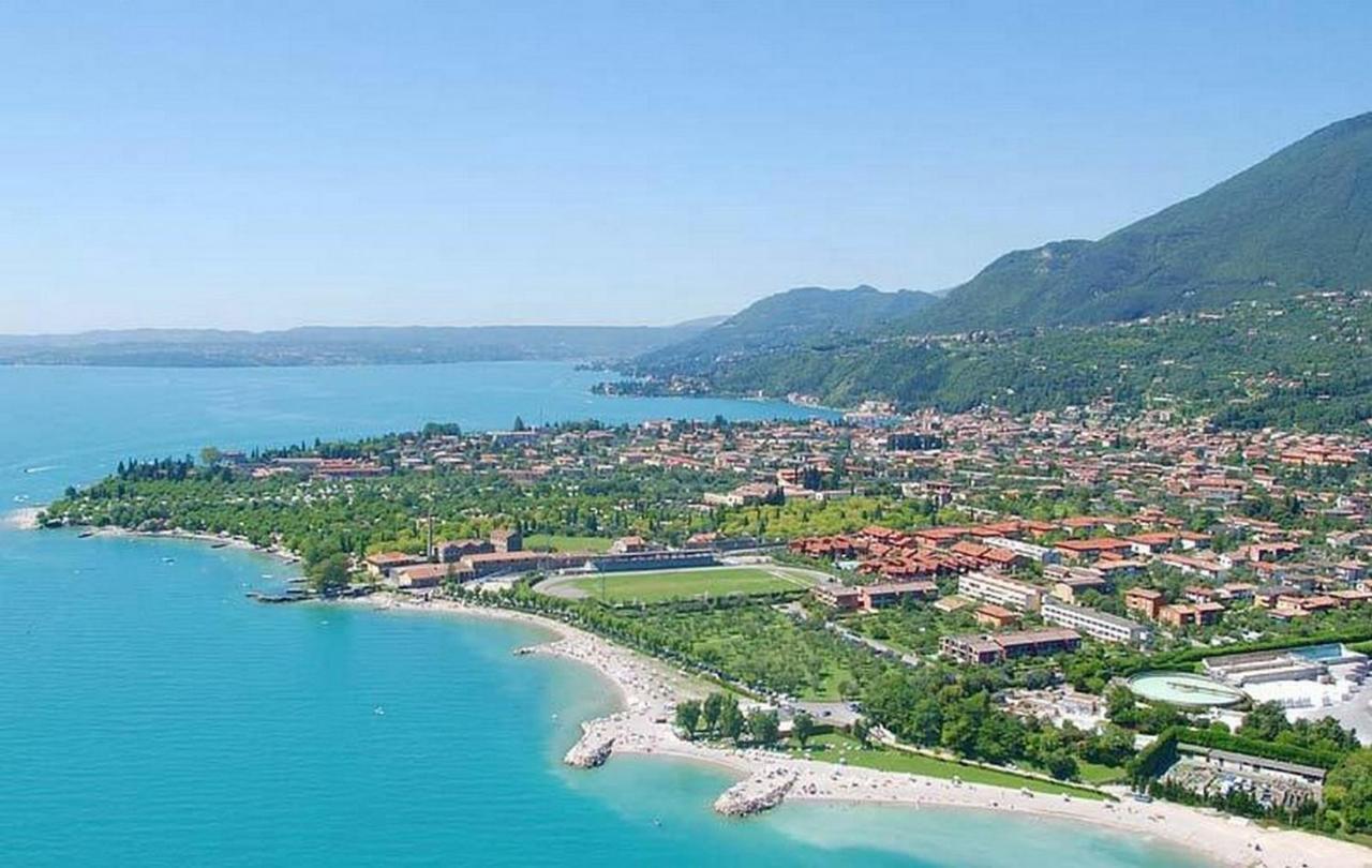 Casa Marsilva Holiday Apartment with Roof Terrace Near the Lake — 4-Star Luxury Hotel in Toscolano Maderno, Italy