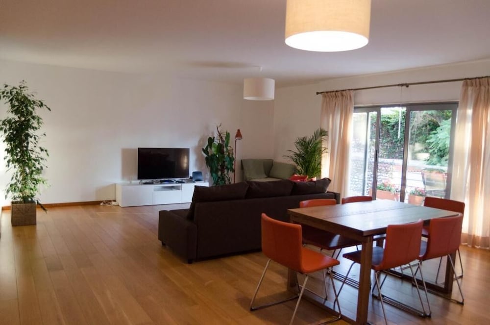 GuestReady Sleek apt w balcony in Graca — 4-Star Luxury Hotel in Lisbon, Portugal