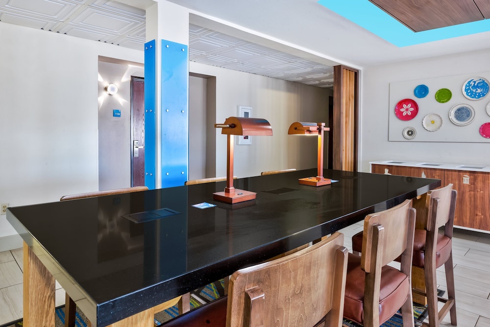 Holiday Inn Express & Suites Three Rivers by IHG - photo 35