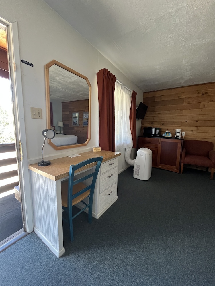 June Lake Villager - photo 27