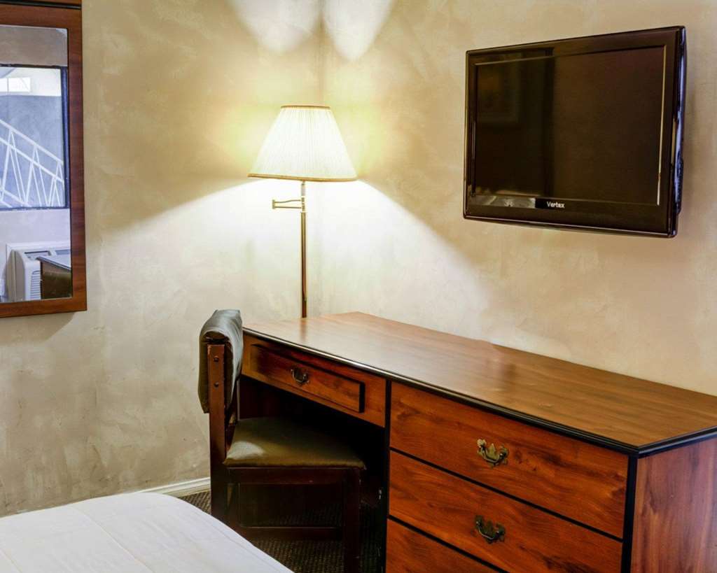 Rodeway Inn near Venice Beach - photo 13