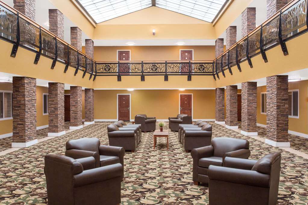 Ramada by Wyndham Elko Hotel at Stockmen's Casino - photo 3