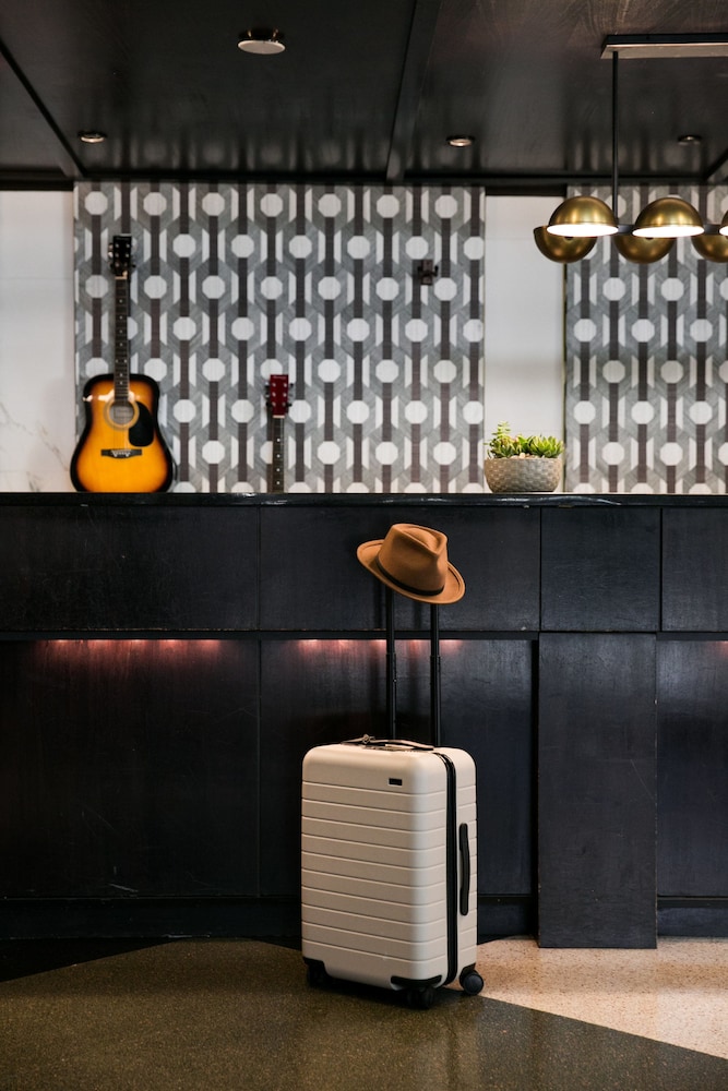 Hotel Preston - photo 3