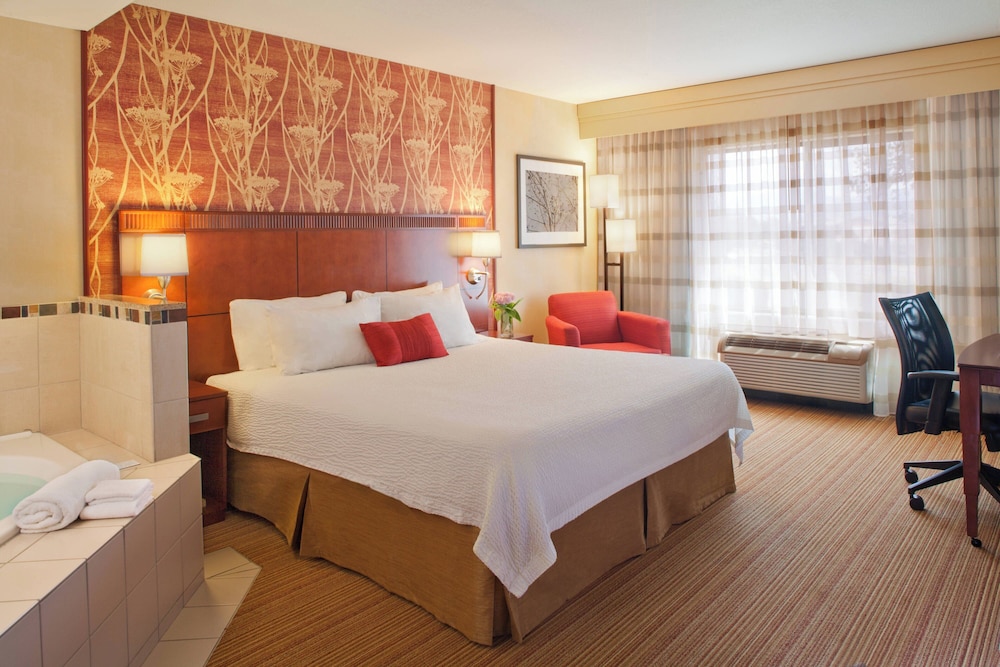 Courtyard by Marriott Medford Airport - photo 12