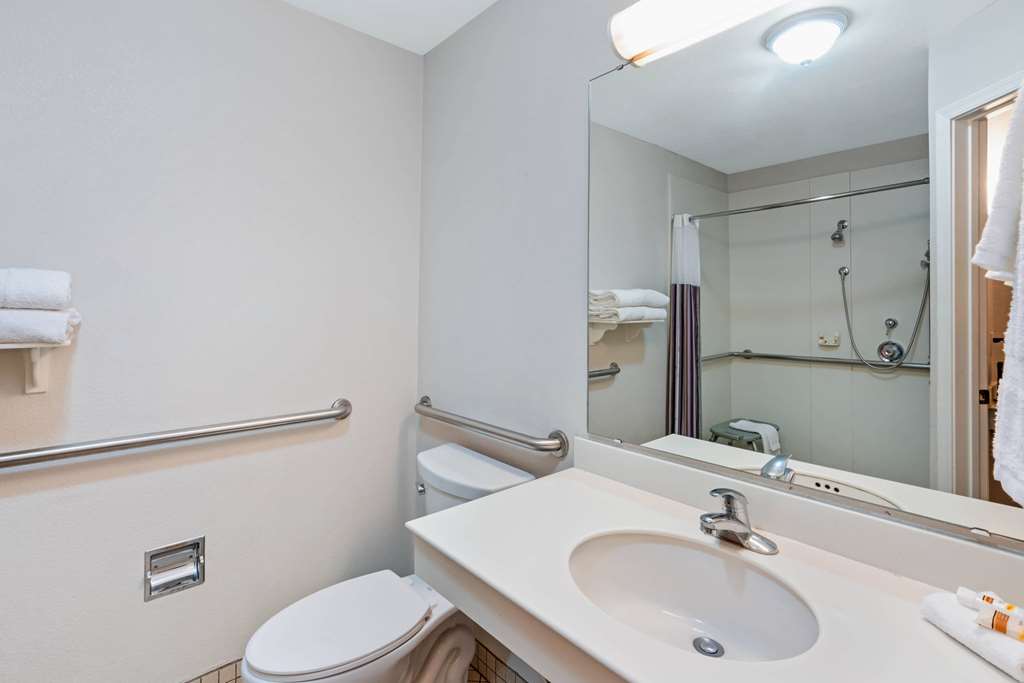 La Quinta Inn & Suites by Wyndham Mesa Superstition Springs - photo 14