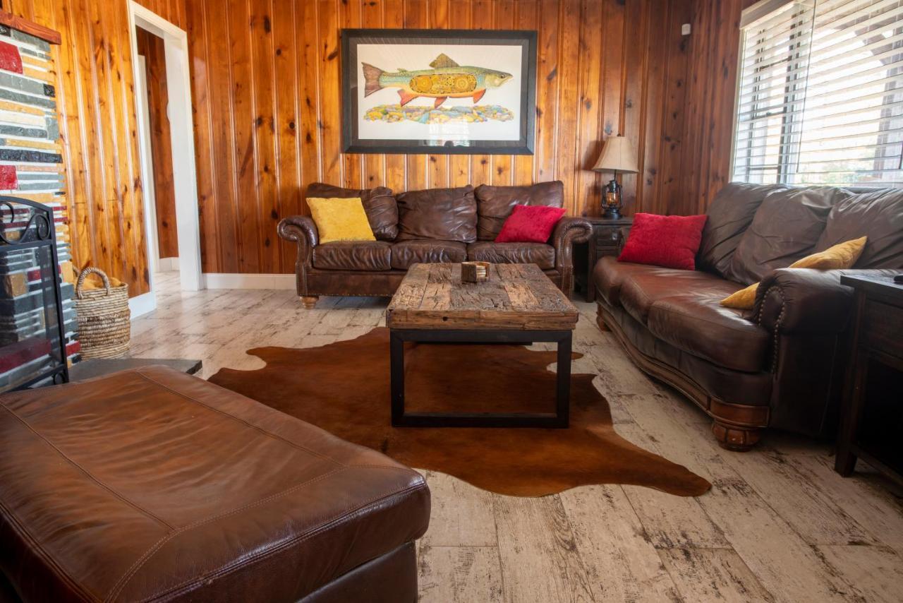 Nebo's Foot Hiking and Biking Escape with Game Shed — 4-Star Luxury Hotel in Dardanelle, United States