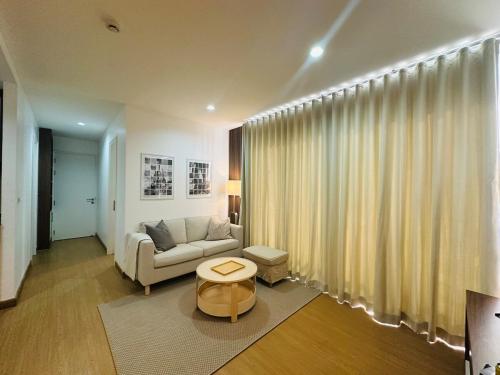 6th Avenue Sukhumvit BKK 301 BTS Asoke Nana MRT