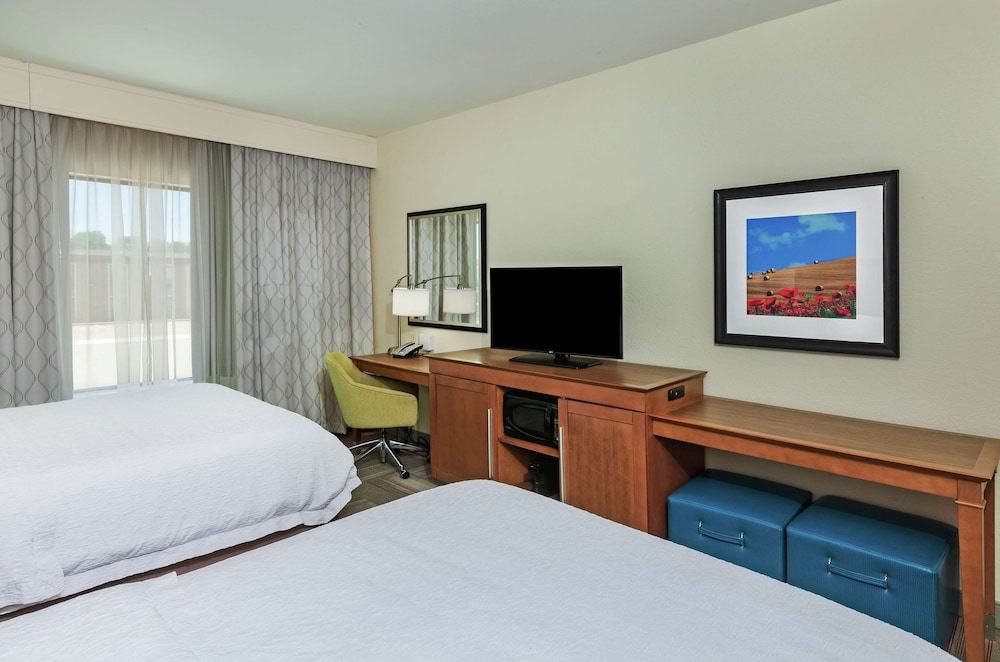 Hampton Inn & Suites Claremore - photo 7
