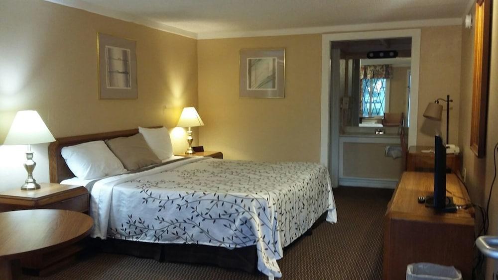 Airport Inn & Parking Vandalia - photo 9