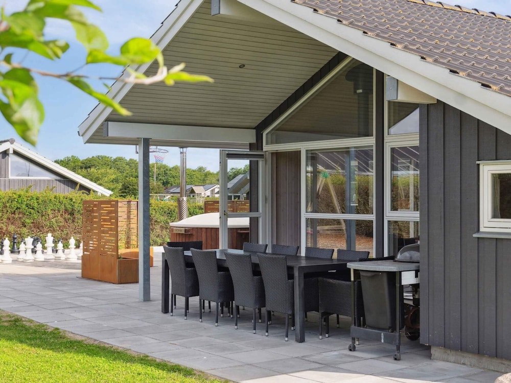 Activity House Flovt Strand Haderslev — 4-Star Luxury Hotel in Haderslev, Denmark
