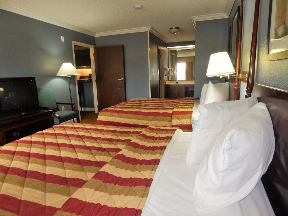 Richmond Suites Hotel - photo 6