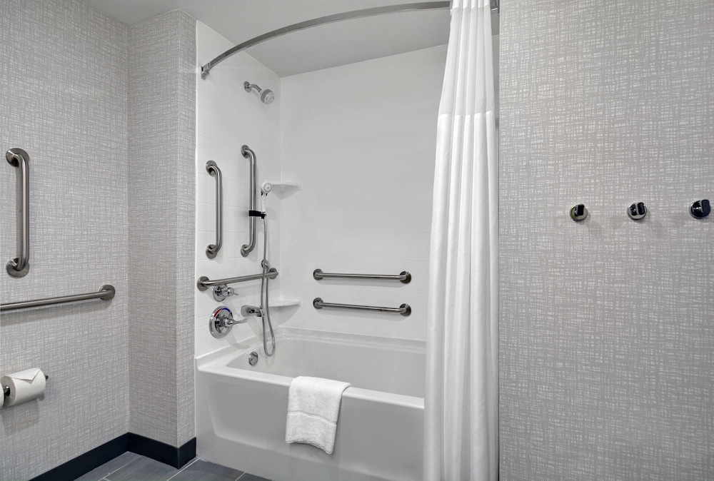 Hampton Inn & Suites MacClenny I 10 - photo 28