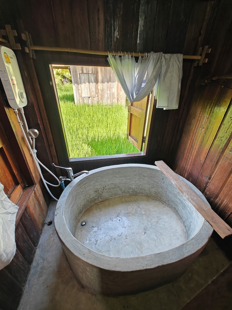 Hueankwankao เฮือนขวัญข้าว in Chom Thong, Thailand