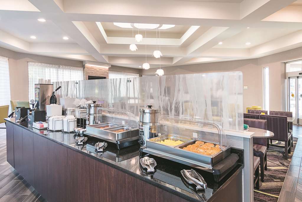 La Quinta Inn & Suites by Wyndham Atlanta Conyers - photo 40