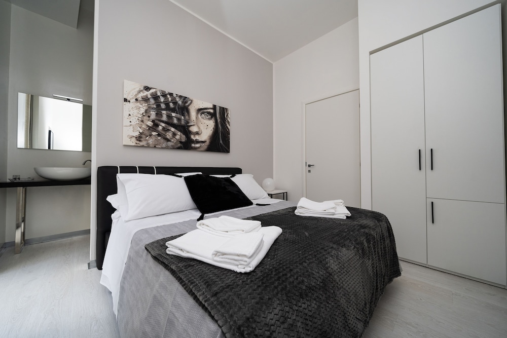 White Rooms — hotel in Reggio Calabria