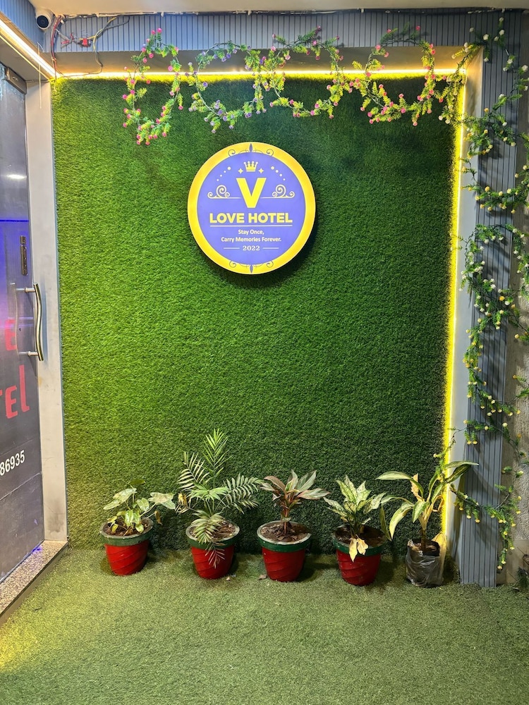 V Love Hotel - last minute hotel in Surat