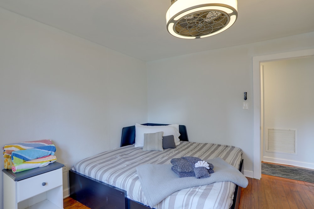 St Petersburg Vacation Rental Home w Pergola - photo 5