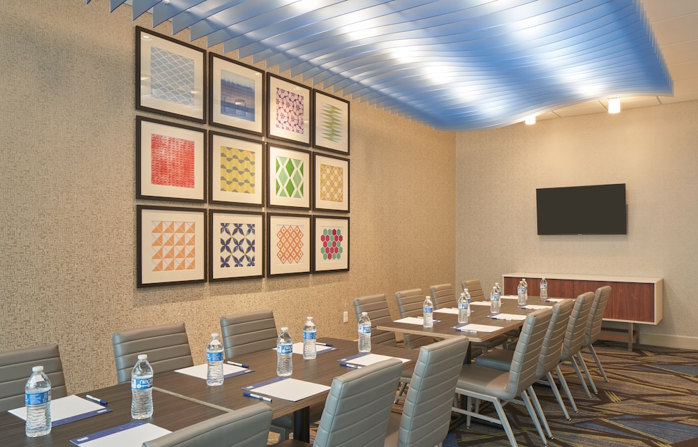 Holiday Inn Express Doral Miami by IHG - photo 36