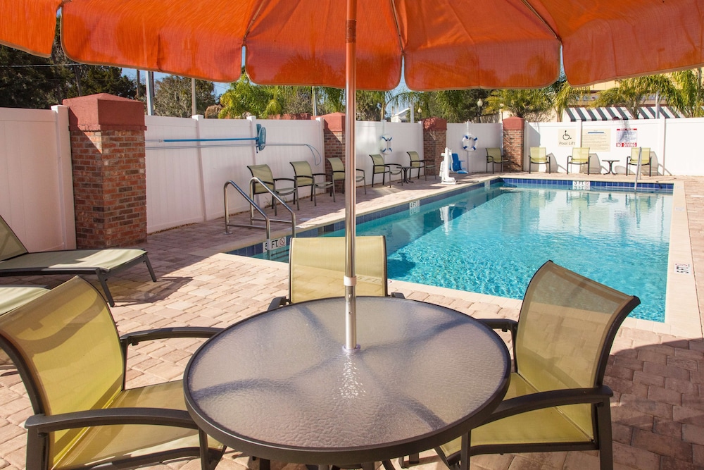 Hampton Inn Palatka - photo 25