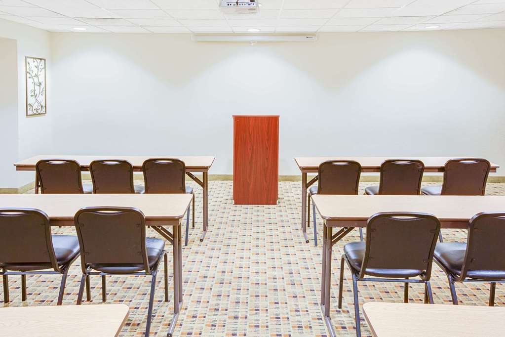 Microtel Inn & Suites by Wyndham Saraland North Mobile - photo 12