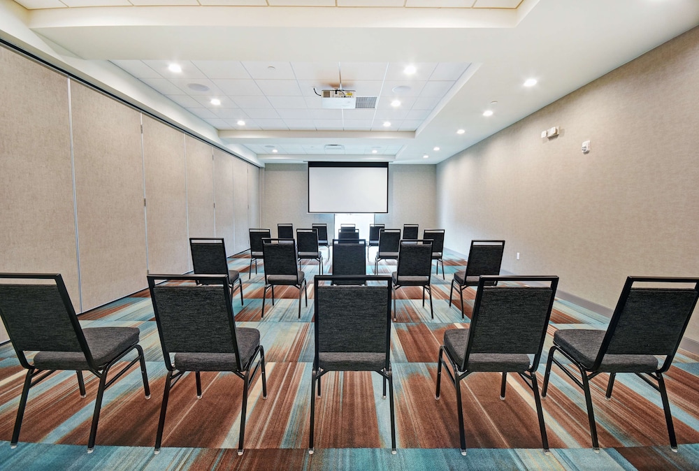 Home2 Suites by Hilton Beloit - photo 39