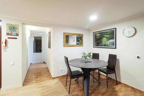 Cosy Central 2 BR Apartment By Wehost