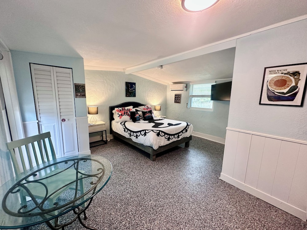 Neptune's Grotto Waterfront Retreat - photo 11