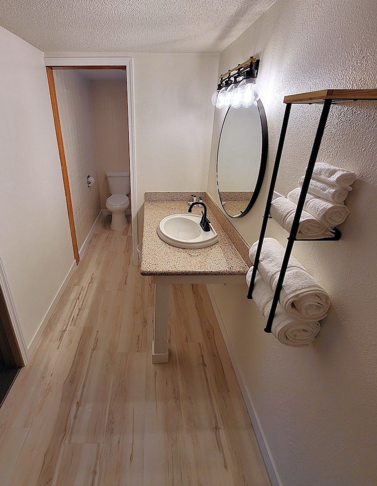 Shelton Inn - photo 12