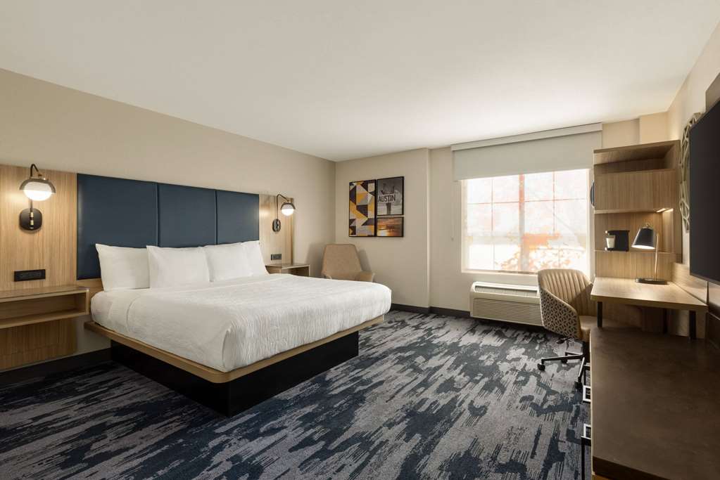 La Quinta Inn & Suites by Wyndham Austin Southwest - photo 29