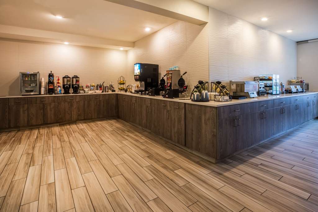 La Quinta Inn & Suites by Wyndham Newport - photo 7