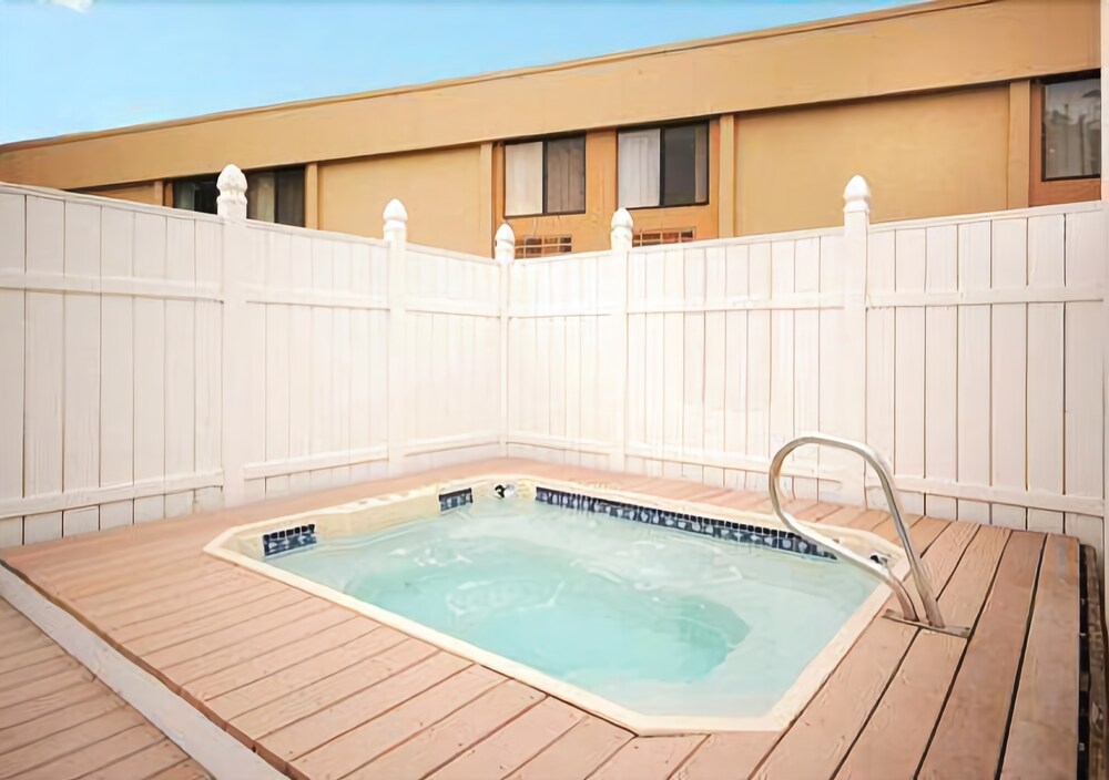 All Seasons Inn & Suites Smithfield Providence - photo 23