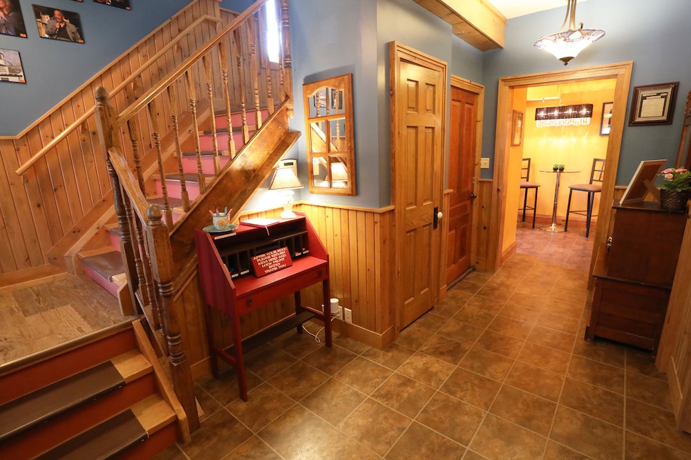 The Inn — Gravenhurst — photo 3