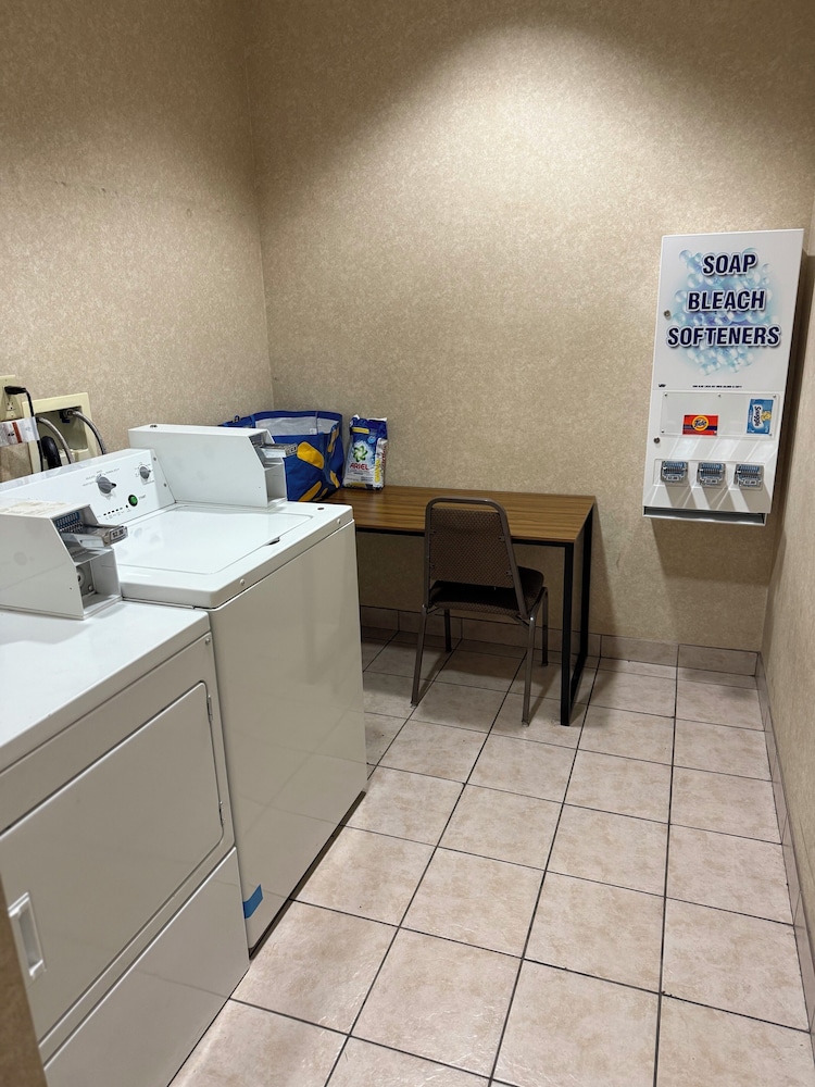 Evergreen Inn and Suites - photo 27