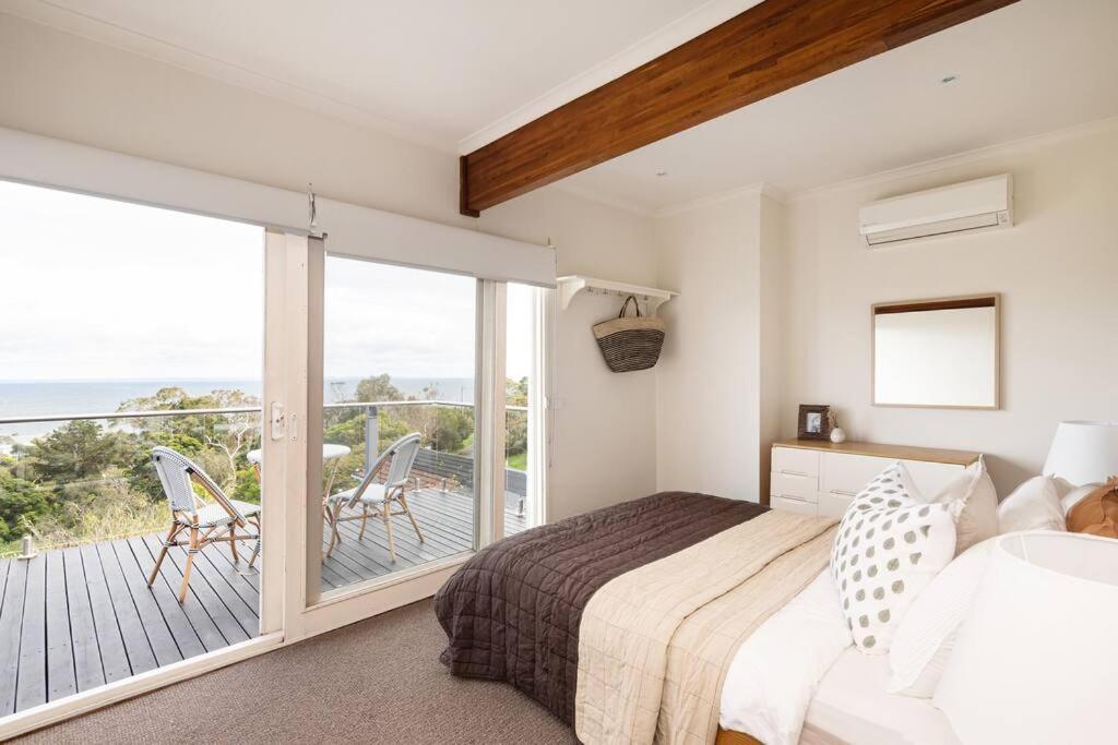 Bay Views From Drury Lane with Solar Heated Pool and Gas Heated Spa — Dromana — photo 4