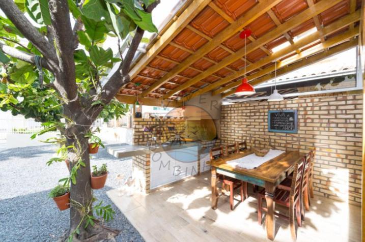 Linda Casa no Centro da Praia Próximo a Praia e Comércio em Geral