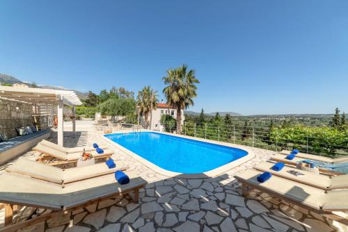 Villa Chrysallis Heated Pool — 4-Star Luxury Hotel in Vryses, Greece