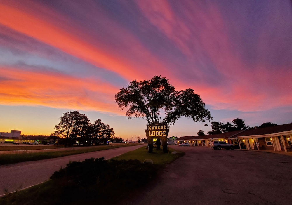 Sunset Lodge Escanaba - featured photo